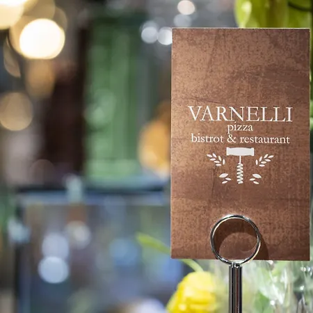 Del Sole فندق بومبيي