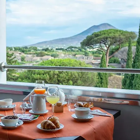 Del Sole فندق بومبيي